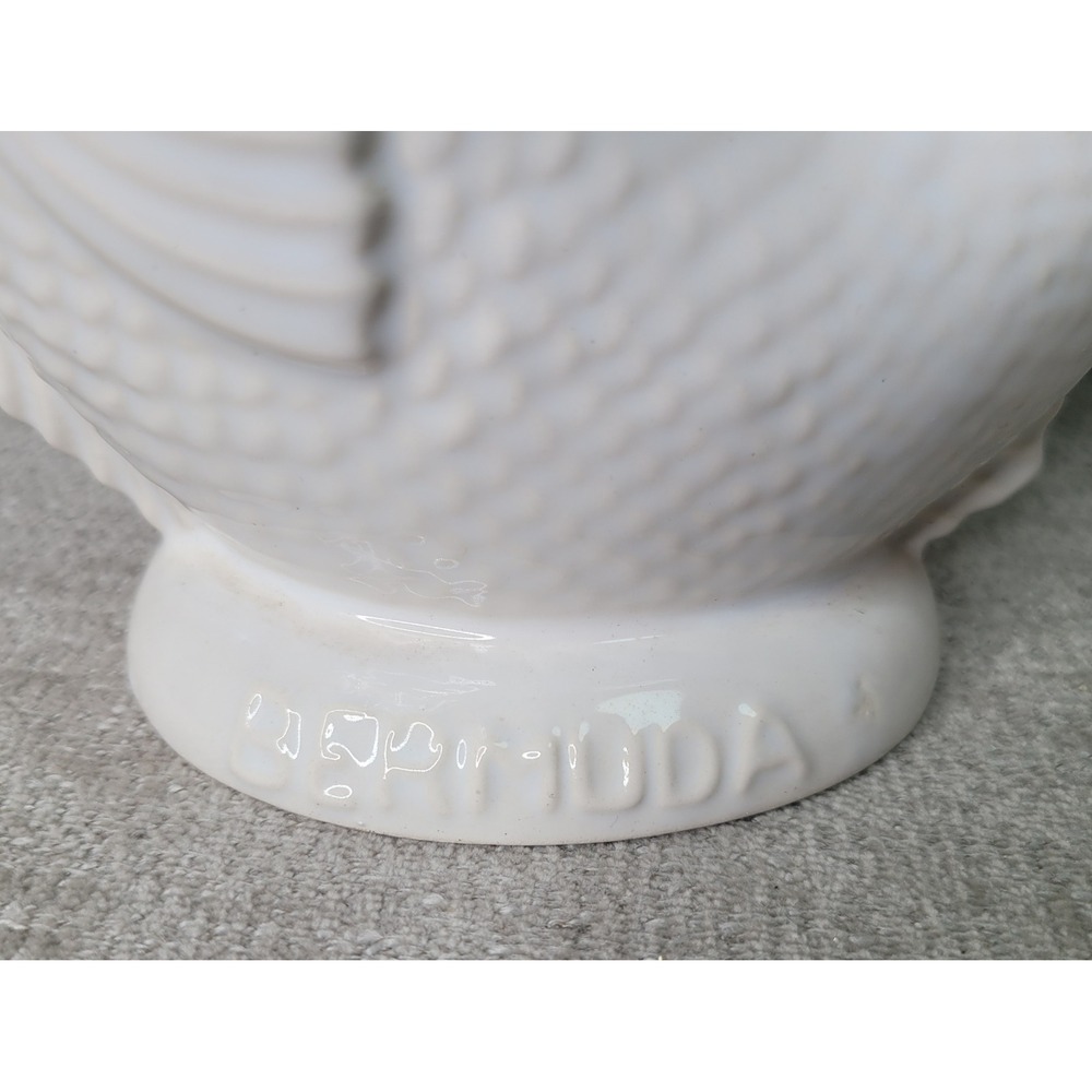 Dartmouth Pottery Bermuda White Gluggle Jug Fish Gurgling Pitcher 9 1/2" Vase - Picture 2 of 8